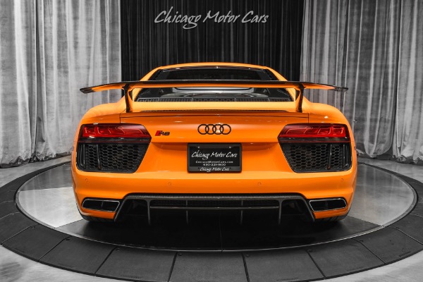 Used 2017 Audi R8 5.2 Quattro V10 $195k+MSRP Exclusive Factory Color $12k Exclusive Package for sale Sold at Chicago Motor Cars in West Chicago IL 60185 4