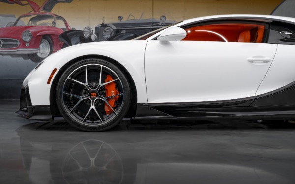 Used 2022 Bugatti Chiron Pur Sport Coupe 1 of 60 Made! Bespoke 1 of 1 Spec! TONS of Carbon! LOADED! for sale Sold at Chicago Motor Cars in West Chicago IL 60185 4