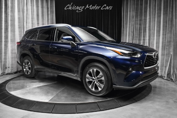 Used 2022 Toyota Highlander XLE SUV LOW Miles! Heated Front Seats! Pano Sunroof! 3-Row! Great Color! for sale Sold at Chicago Motor Cars in West Chicago IL 60185 6