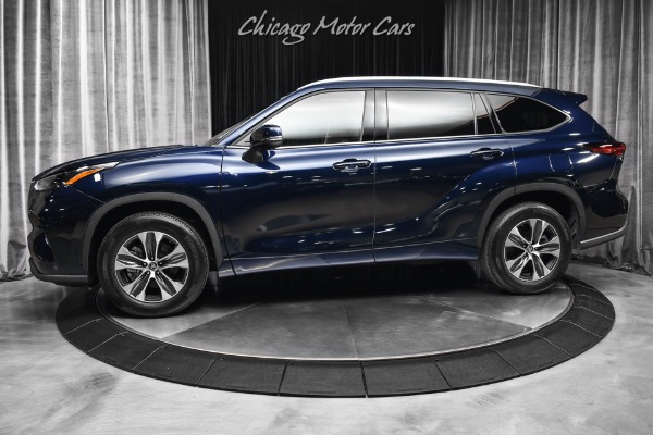 Used 2022 Toyota Highlander XLE SUV LOW Miles! Heated Front Seats! Pano Sunroof! 3-Row! Great Color! for sale Sold at Chicago Motor Cars in West Chicago IL 60185 1