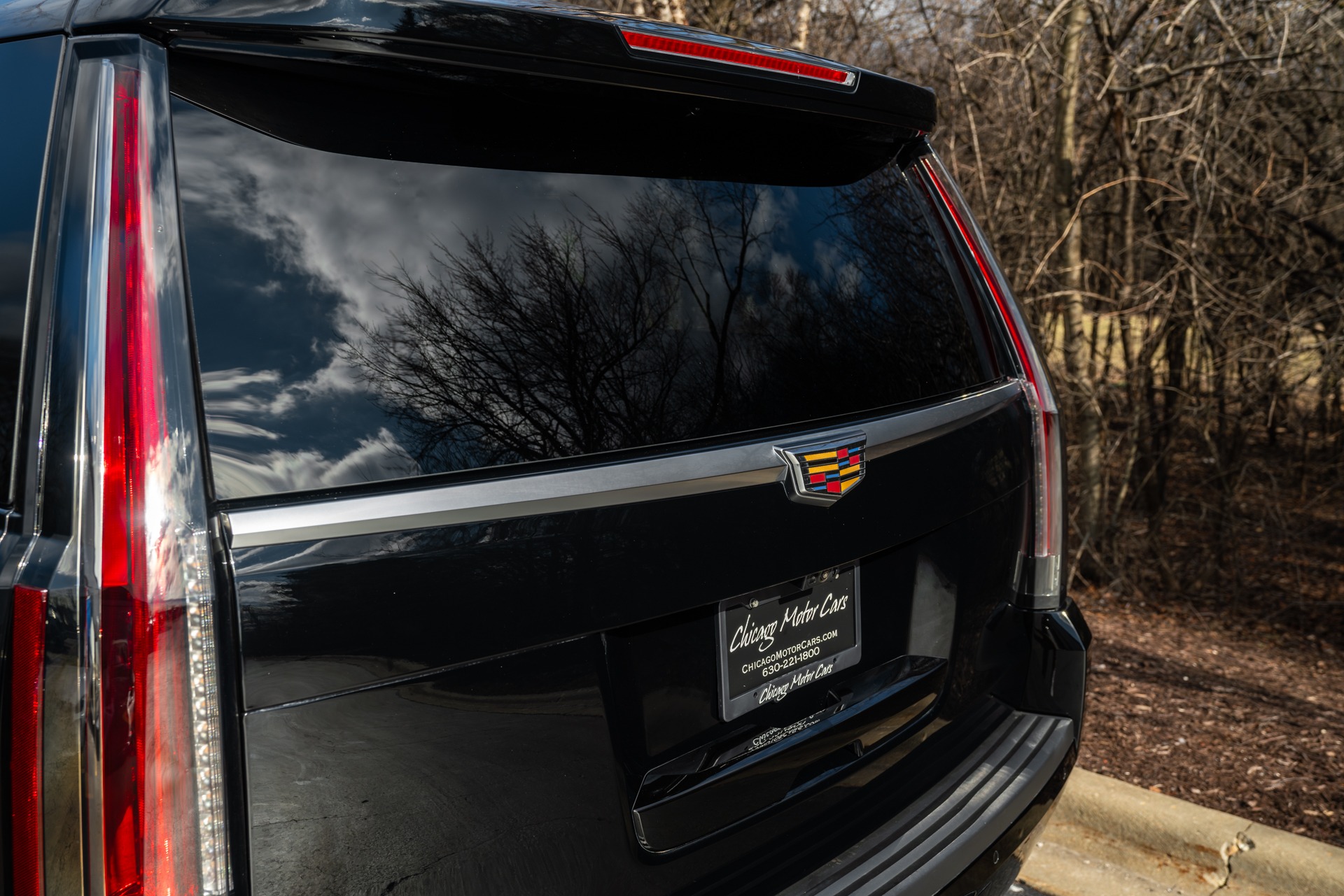 Used-2018-Cadillac-Escalade-ESV-Premium-Luxury-SUV-Rear-Seat-Entertainment-Stunning-Color-MSRP-80K