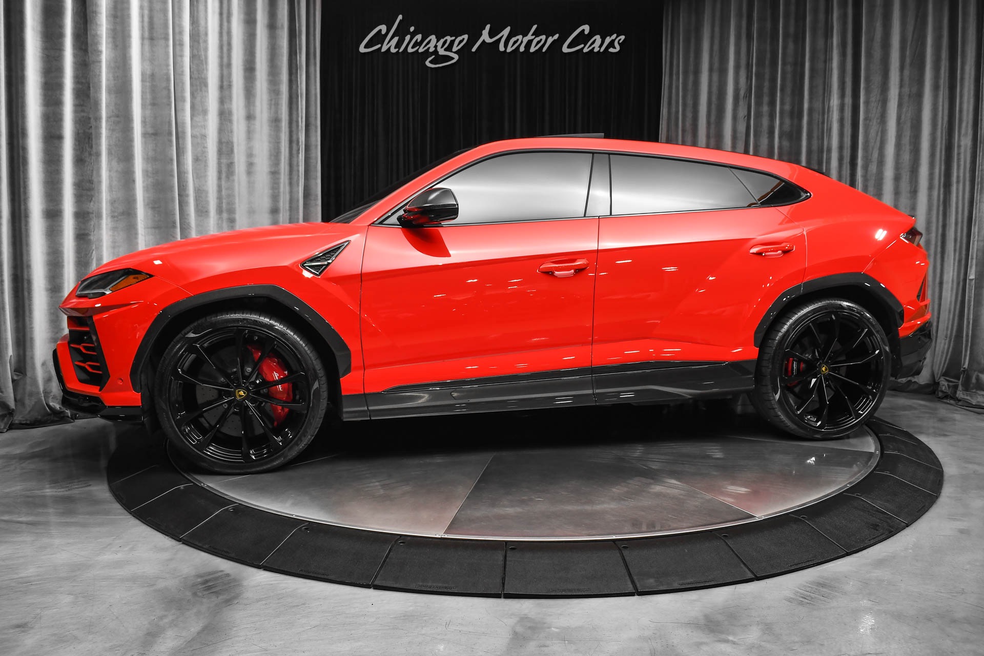 Used 2019 Lamborghini Urus Tons of Carbon Fiber! B & O Sound System! Starlight Headliner! Loaded! for sale Sold at Chicago Motor Cars in West Chicago IL 60185 1