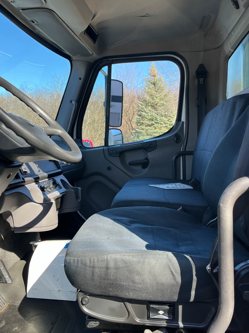 2015 FREIGHTLINER M2 - Image 11