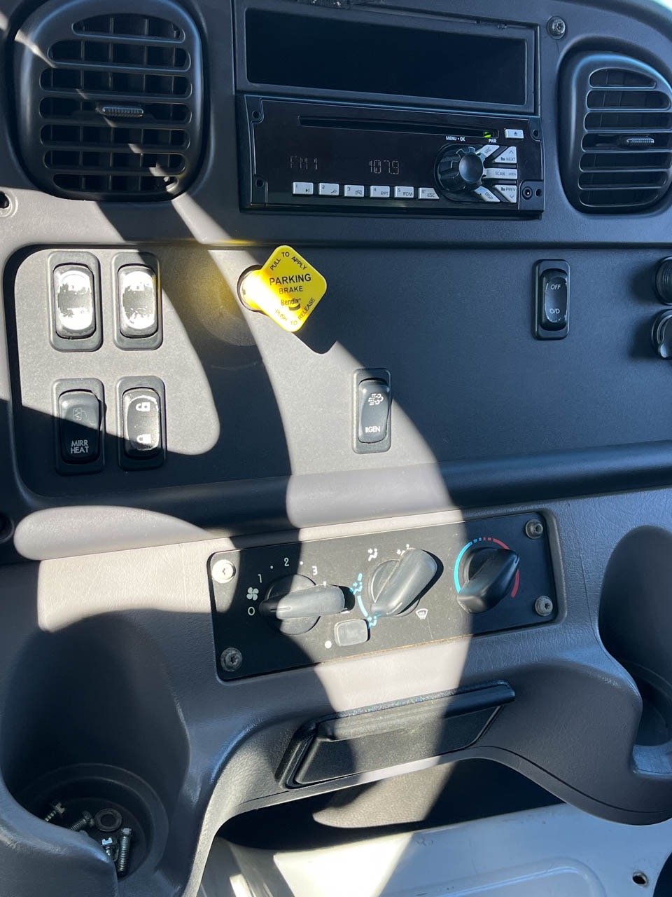 2015 FREIGHTLINER M2 - Image 13