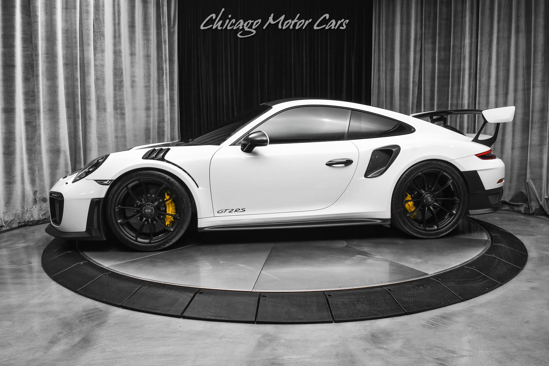 2015シリーズ　2弾　コンプリート Used 2018 Porsche 911 GT2 RS Weissach Pkg! Tons of Carbon! Front