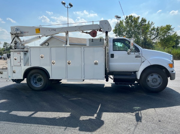 Used 2005 Ford F750 Service Truck Cummins 5.9L Feterl G2-10H Crane and Bed for sale Sold at Chicago Motor Cars in West Chicago IL 60185 4