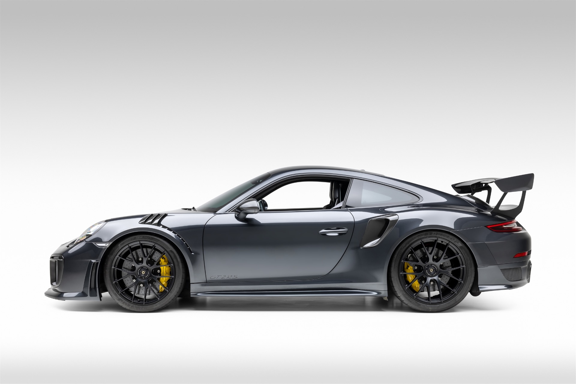 2018 Porsche 911 GT2 RS photo 2