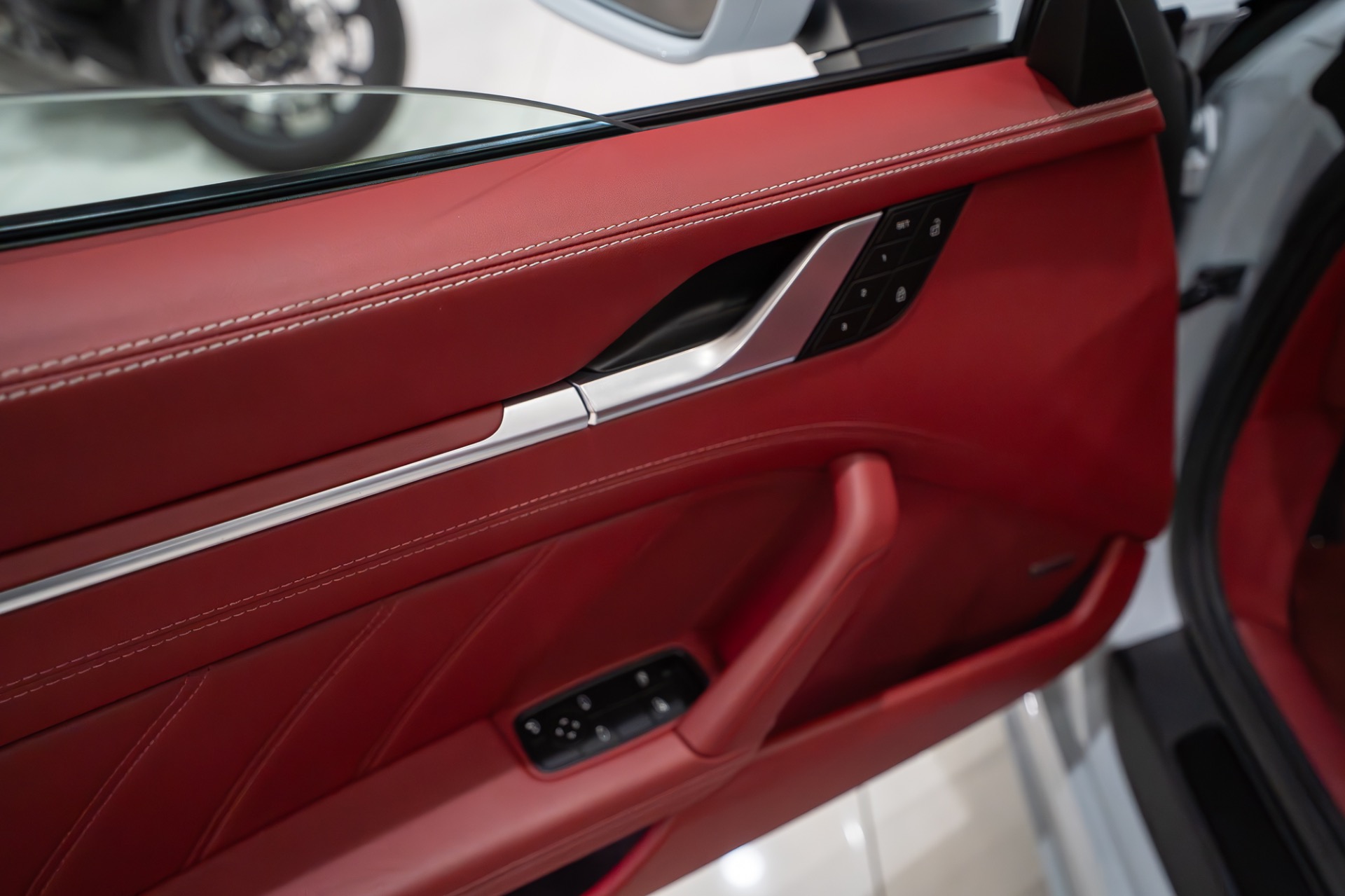 2024 PORSCHE 911 - Image 13