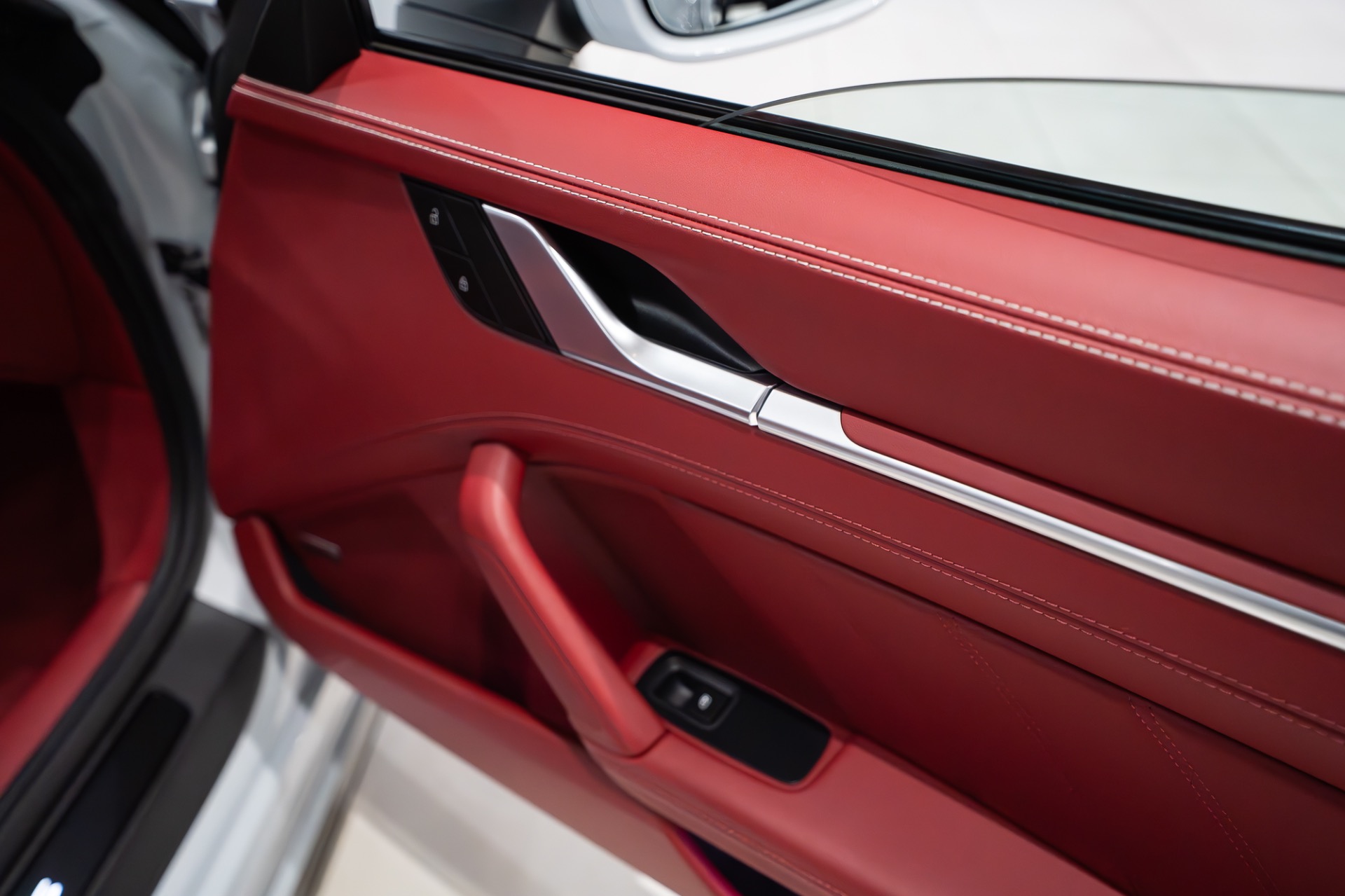 2024 PORSCHE 911 - Image 31