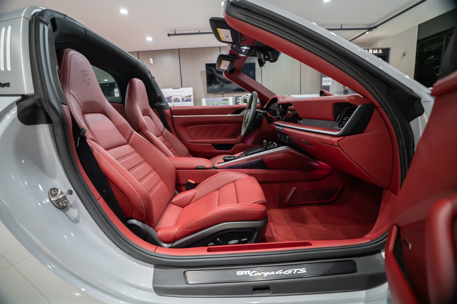 2024 PORSCHE 911 - Image 32