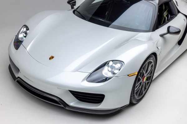 Used 2015 Porsche 918 Spyder Weissach Paint to Sample Oryx Metallic White Just Serviced 1/918 for sale Sold at Chicago Motor Cars in West Chicago IL 60185 6