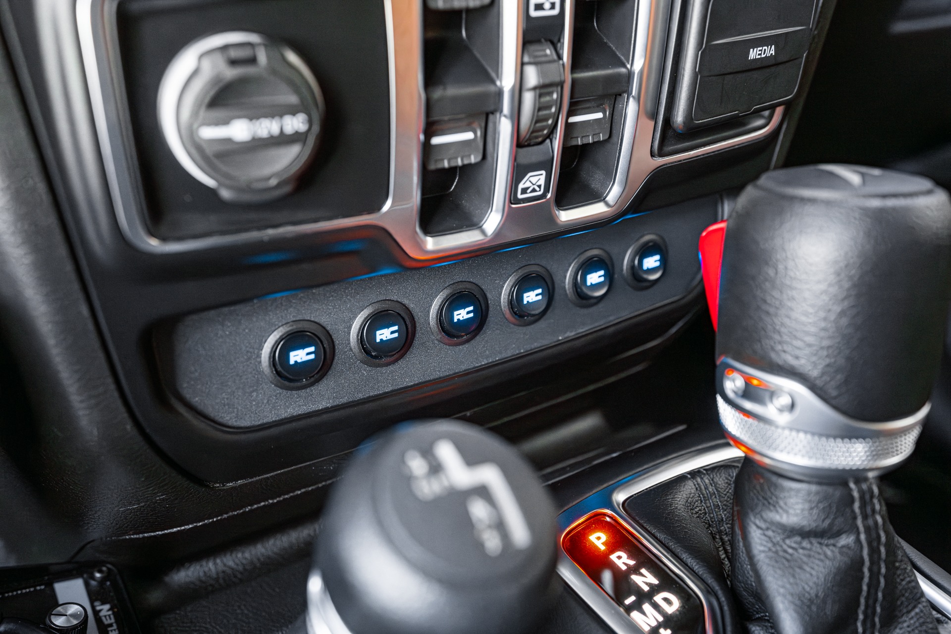 2021 JEEP GLADIATOR - Image 19