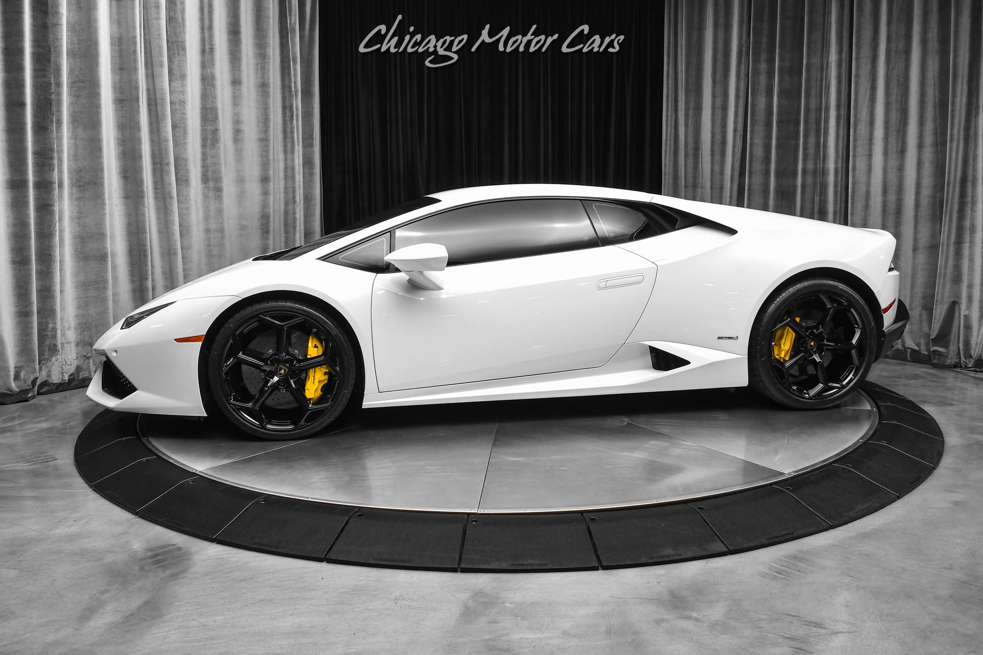 Used 2015 Lamborghini Huracan LP610-4 Coupe! Front Axle Lifter! Hot Combo! Full Front PPF! Loaded! for sale Sold at Chicago Motor Cars in West Chicago IL 60185 1