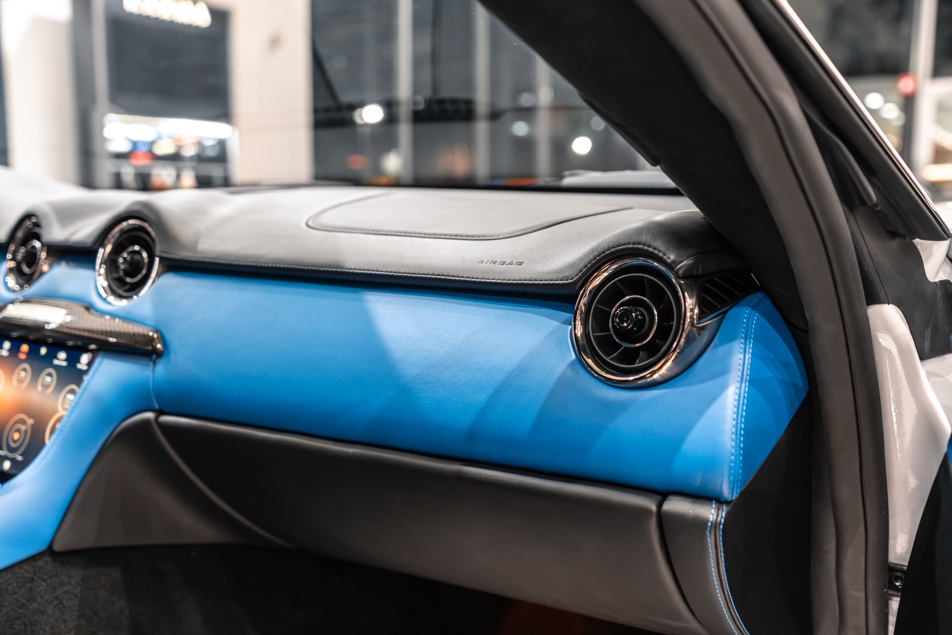 2025 KARMA REVERO - Image 25