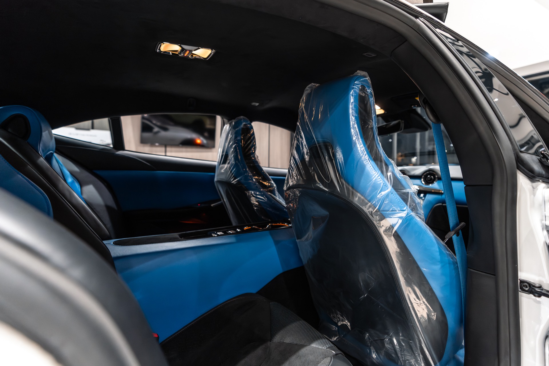 2025 KARMA REVERO - Image 32