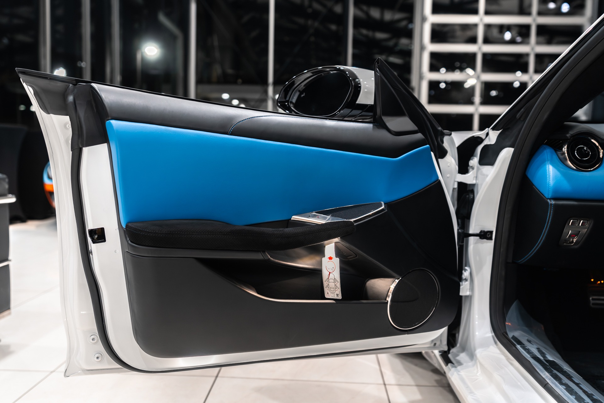 2025 KARMA REVERO - Image 33