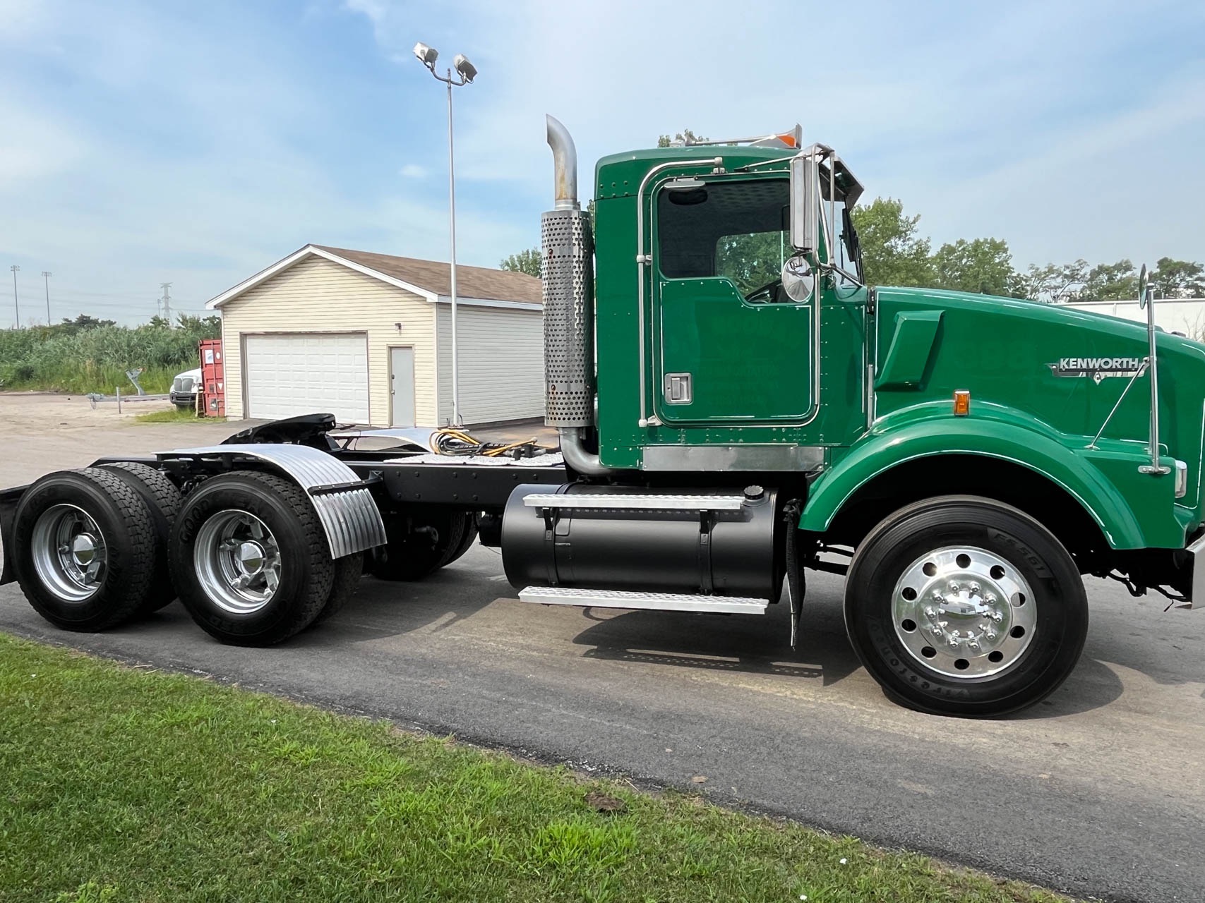 2002 KENWORTH T800 - Image 4