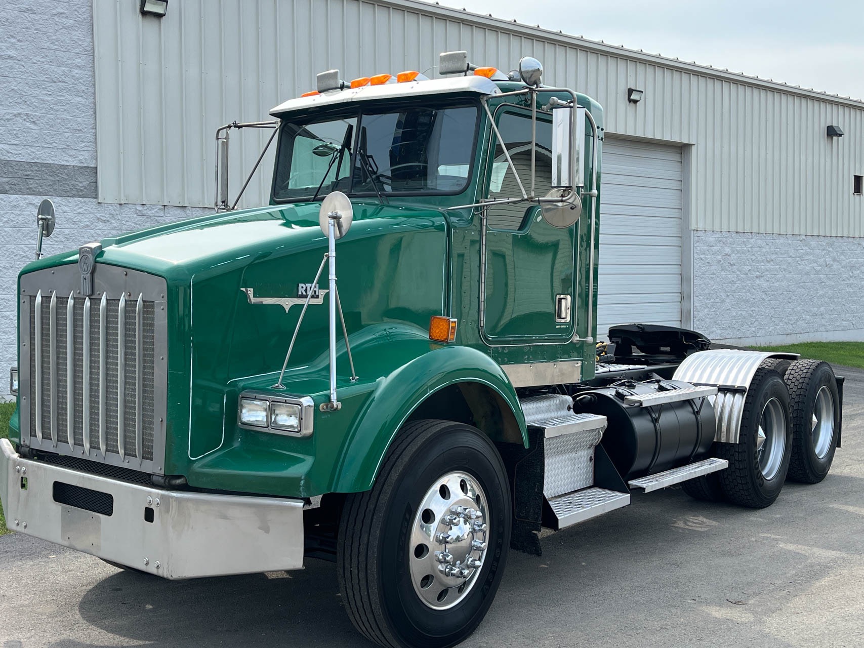 2002 KENWORTH T800 - Image 1
