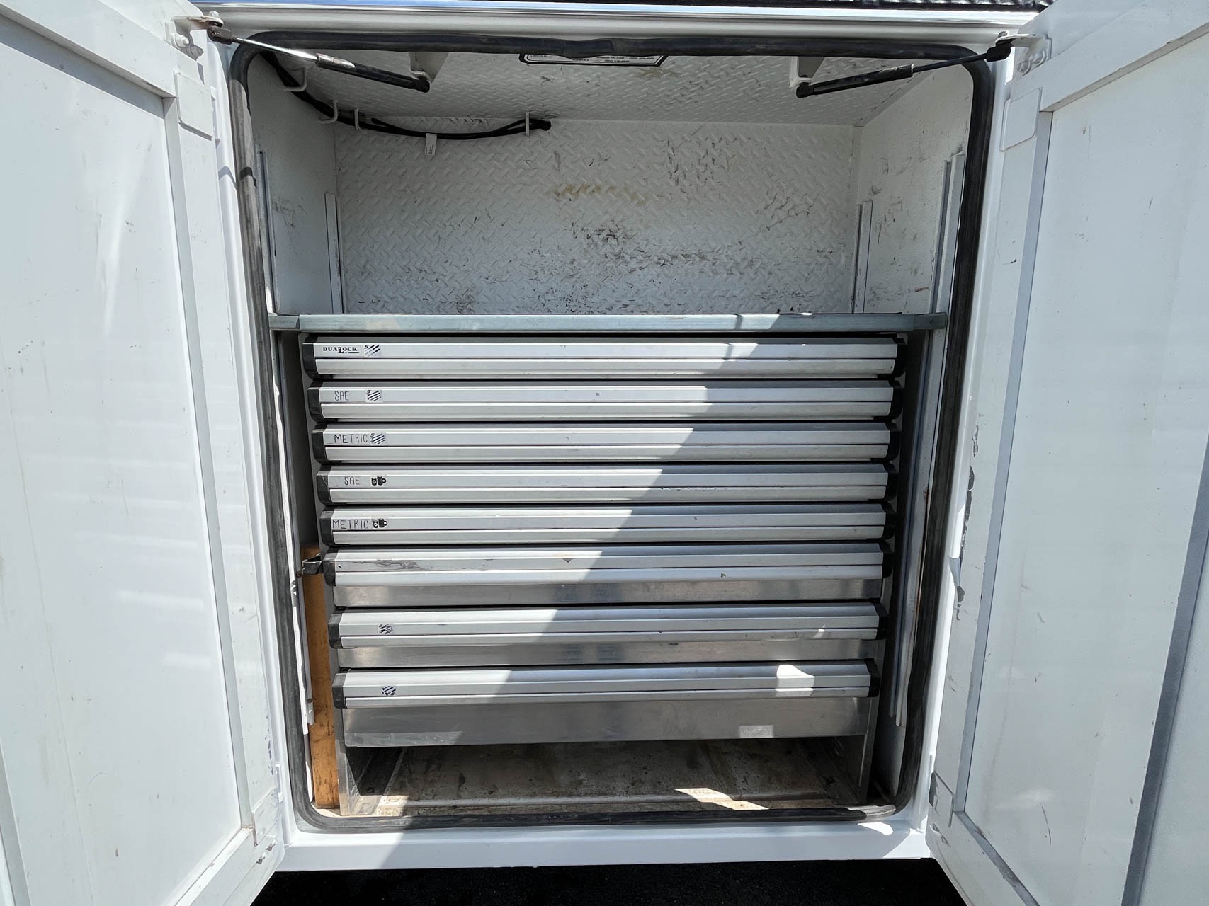 2016 KENWORTH T3 SERIES - Image 11