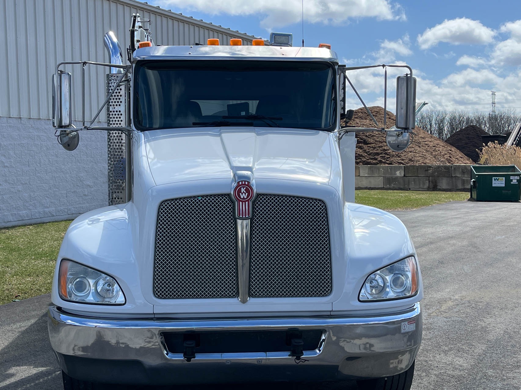 2016 KENWORTH T3 SERIES - Image 2