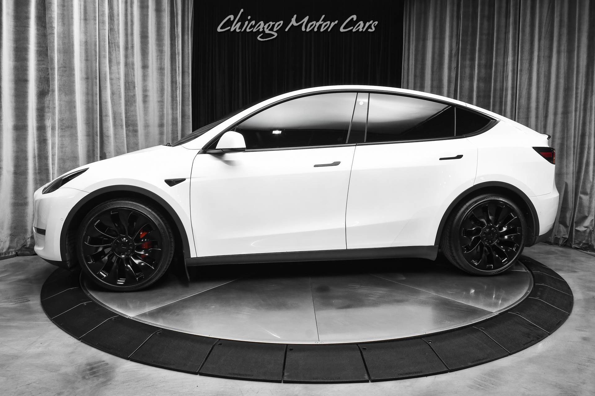 Used 2022 Tesla Model Y Performance! 5 Seater! Carbon Fiber Spoiler! Uberturbine Wheels! for sale Sold at Chicago Motor Cars in West Chicago IL 60185 1
