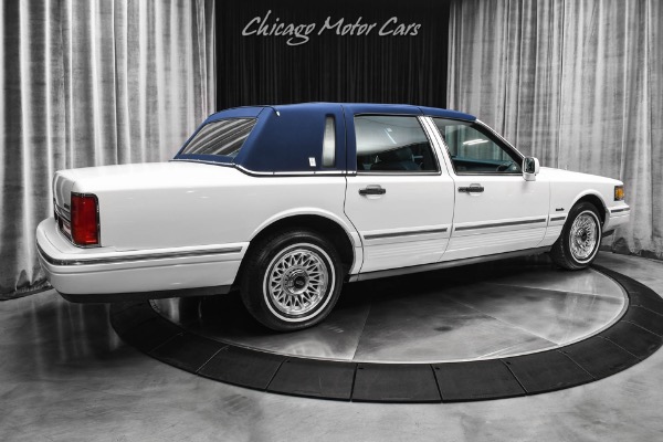 Used 1997 Lincoln Town Car Executive! 2 Owner! Landau top! White/Blue! Leather! Last Year for sale Sold at Chicago Motor Cars in West Chicago IL 60185 5