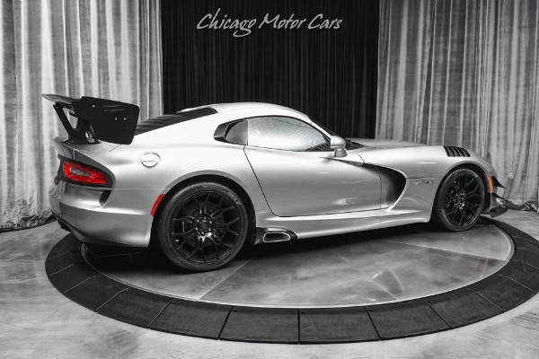 Used 2015 Dodge Viper ACR Tribute Carbon Fiber Everything Only 9k Miles 750 HP+ Headers Exhaust for sale Sold at Chicago Motor Cars in West Chicago IL 60185 5