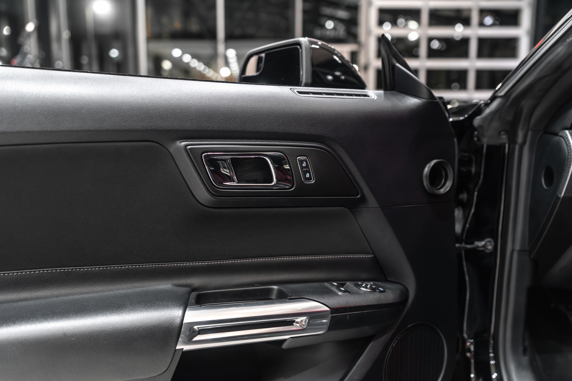 2015 FORD MUSTANG - Image 30