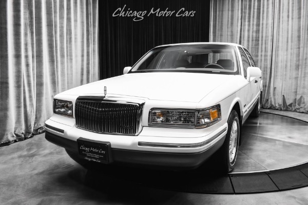 Used 1997 Lincoln Town Car Signature! Two Owner! Only 28k miles! Leather! Last Year Made! Garage Kept! for sale Sold at Chicago Motor Cars in West Chicago IL 60185 2