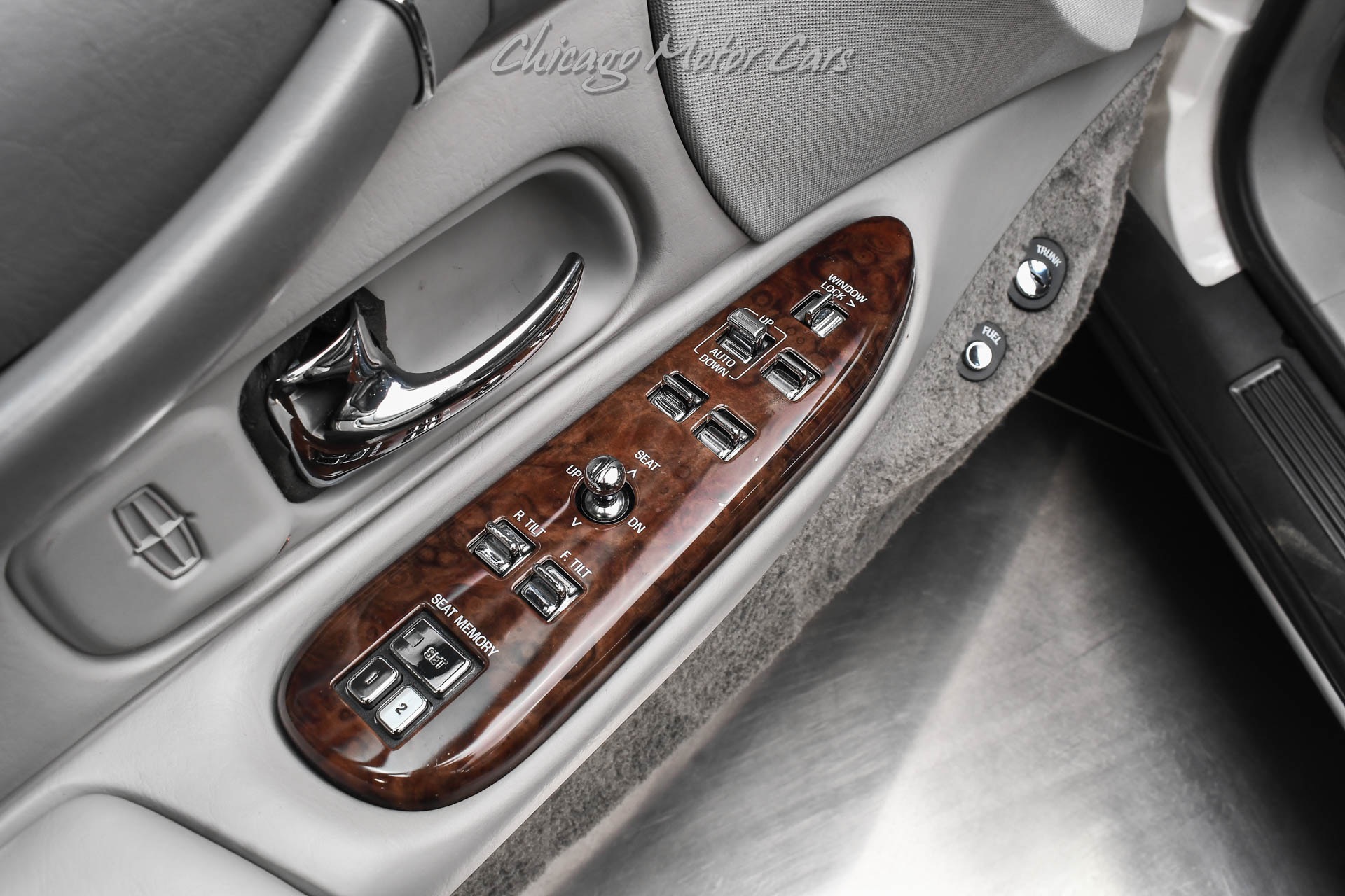 1997 LINCOLN TOWN CAR - Image 29