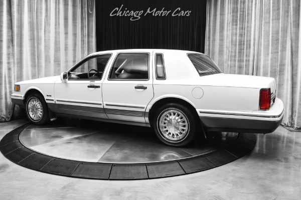Used 1997 Lincoln Town Car Signature! Two Owner! Only 28k miles! Leather! Last Year Made! Garage Kept! for sale Sold at Chicago Motor Cars in West Chicago IL 60185 3