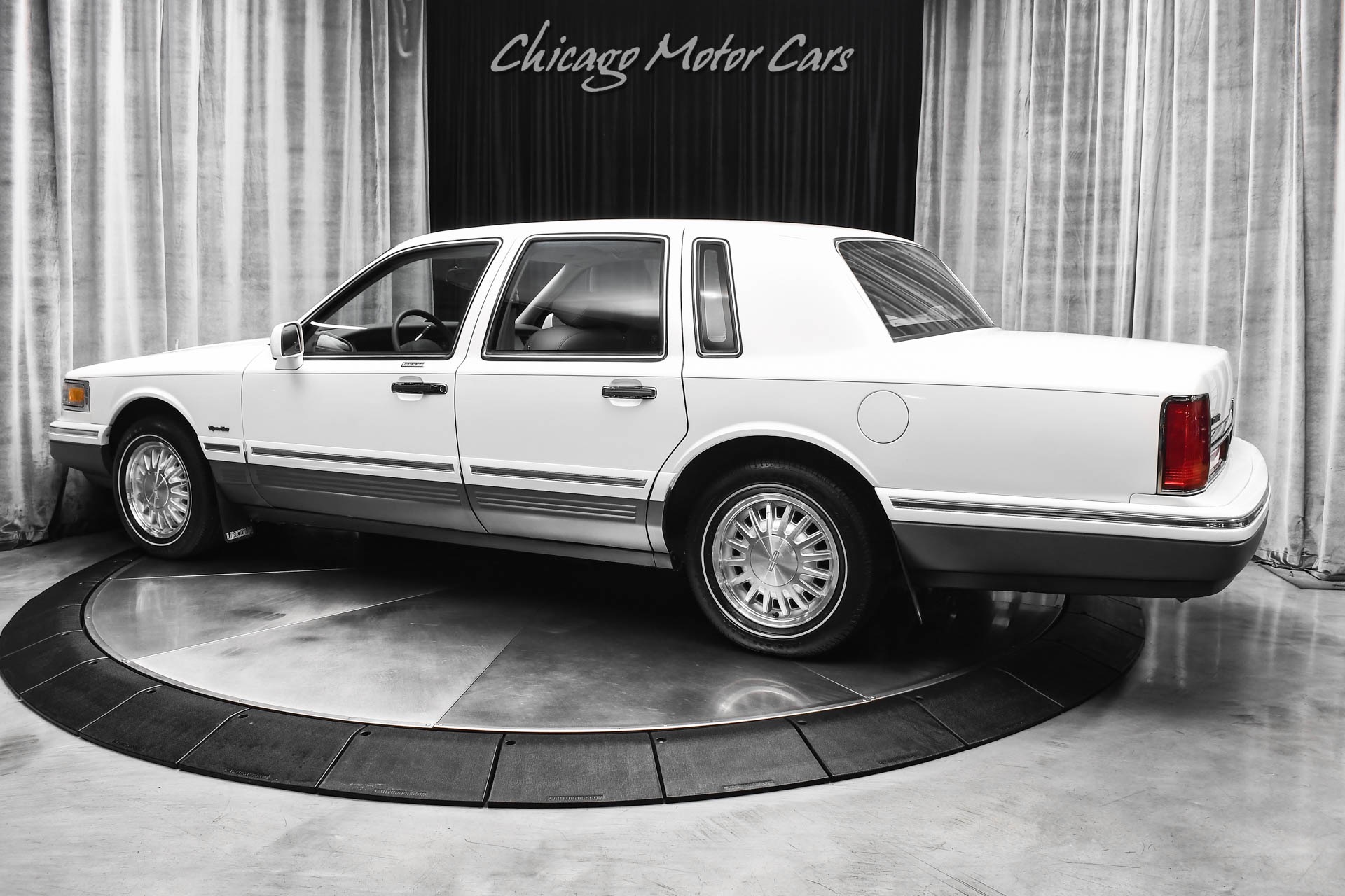 1997 LINCOLN TOWN CAR - Image 3