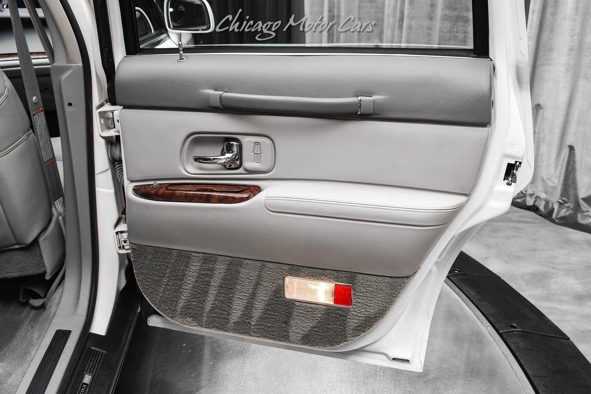 1997 LINCOLN TOWN CAR - Image 32