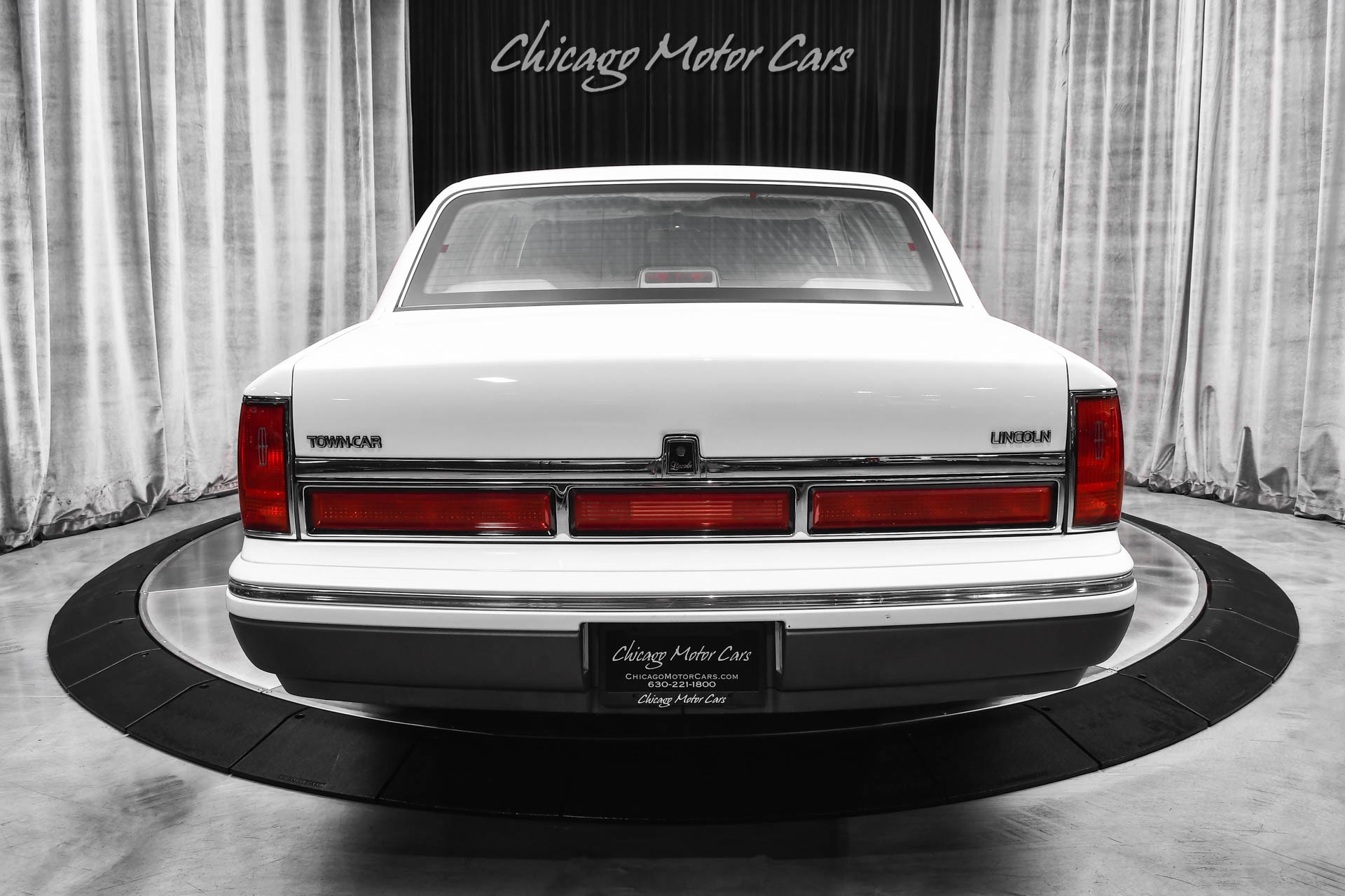 1997 LINCOLN TOWN CAR - Image 4