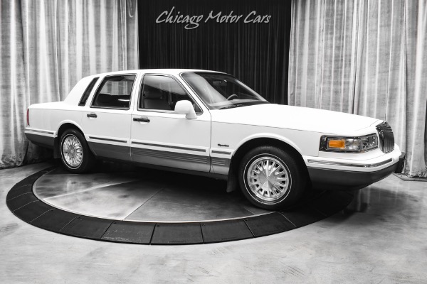 Used 1997 Lincoln Town Car Signature! Two Owner! Only 28k miles! Leather! Last Year Made! Garage Kept! for sale Sold at Chicago Motor Cars in West Chicago IL 60185 6