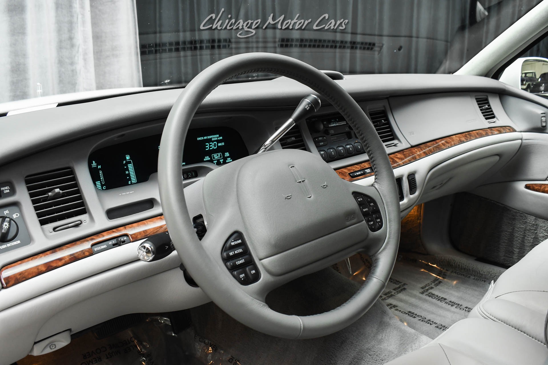 1997 LINCOLN TOWN CAR - Image 9