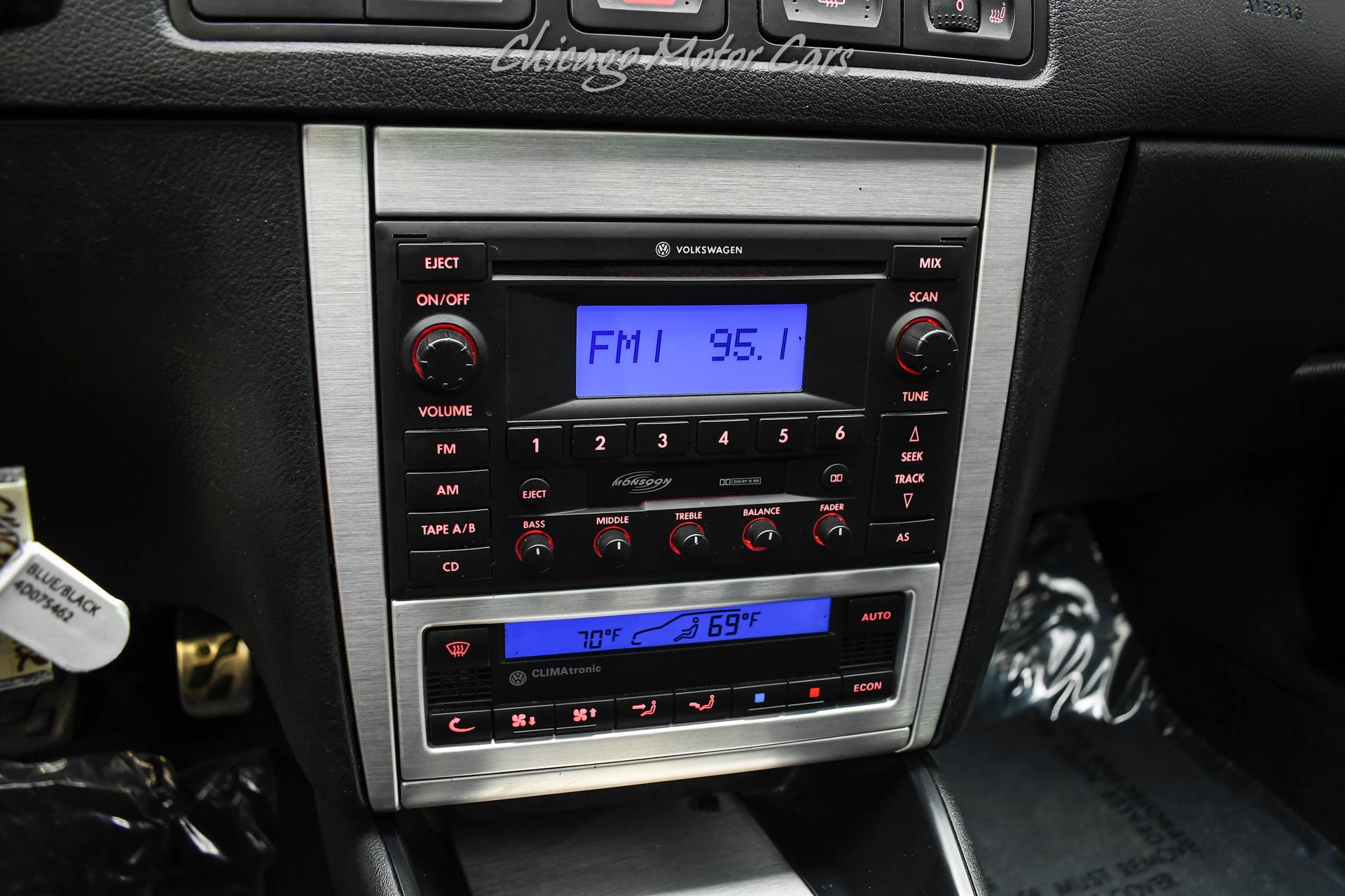 2004 VOLKSWAGEN R32 - Image 13