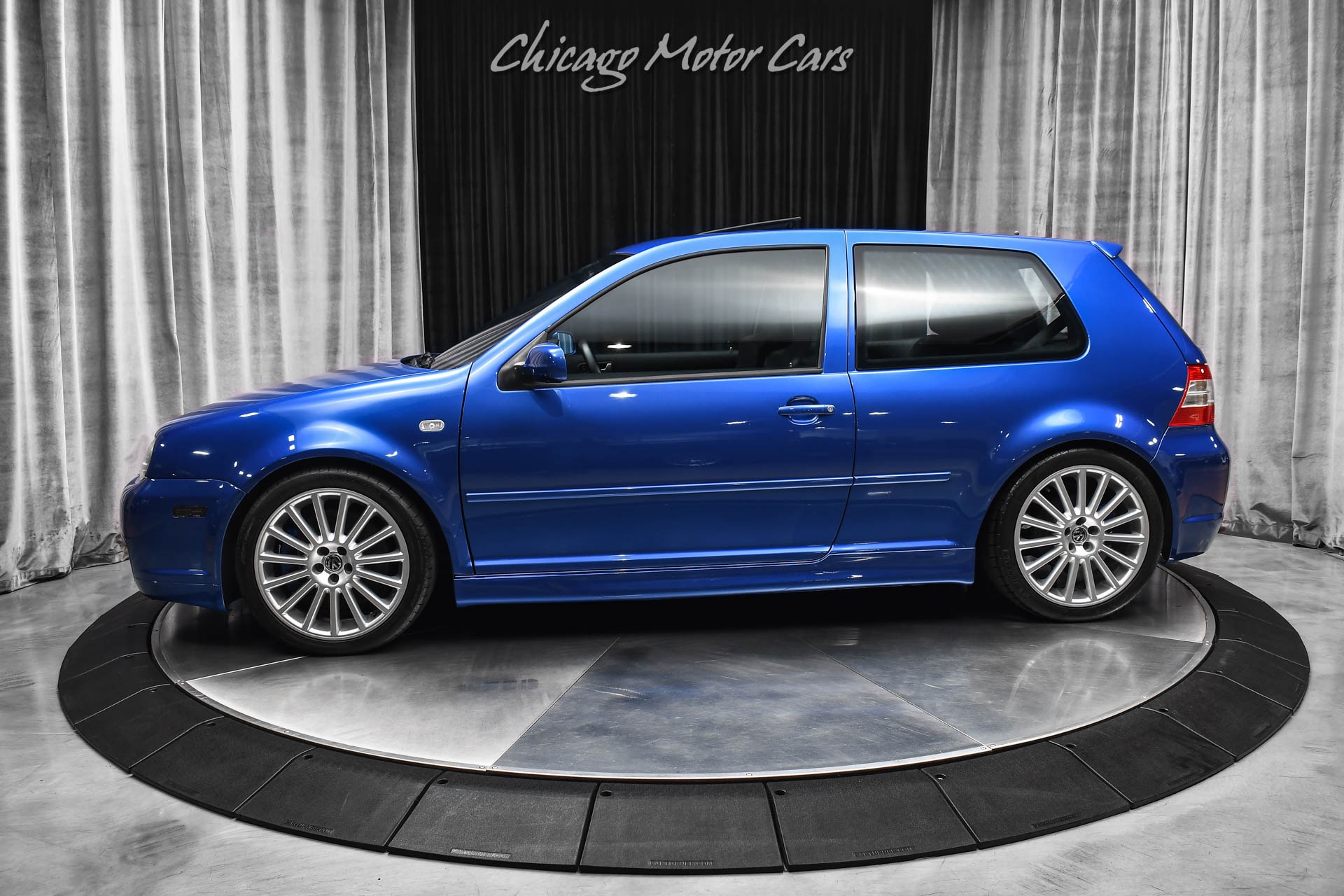 2004 VOLKSWAGEN R32 - Image 1