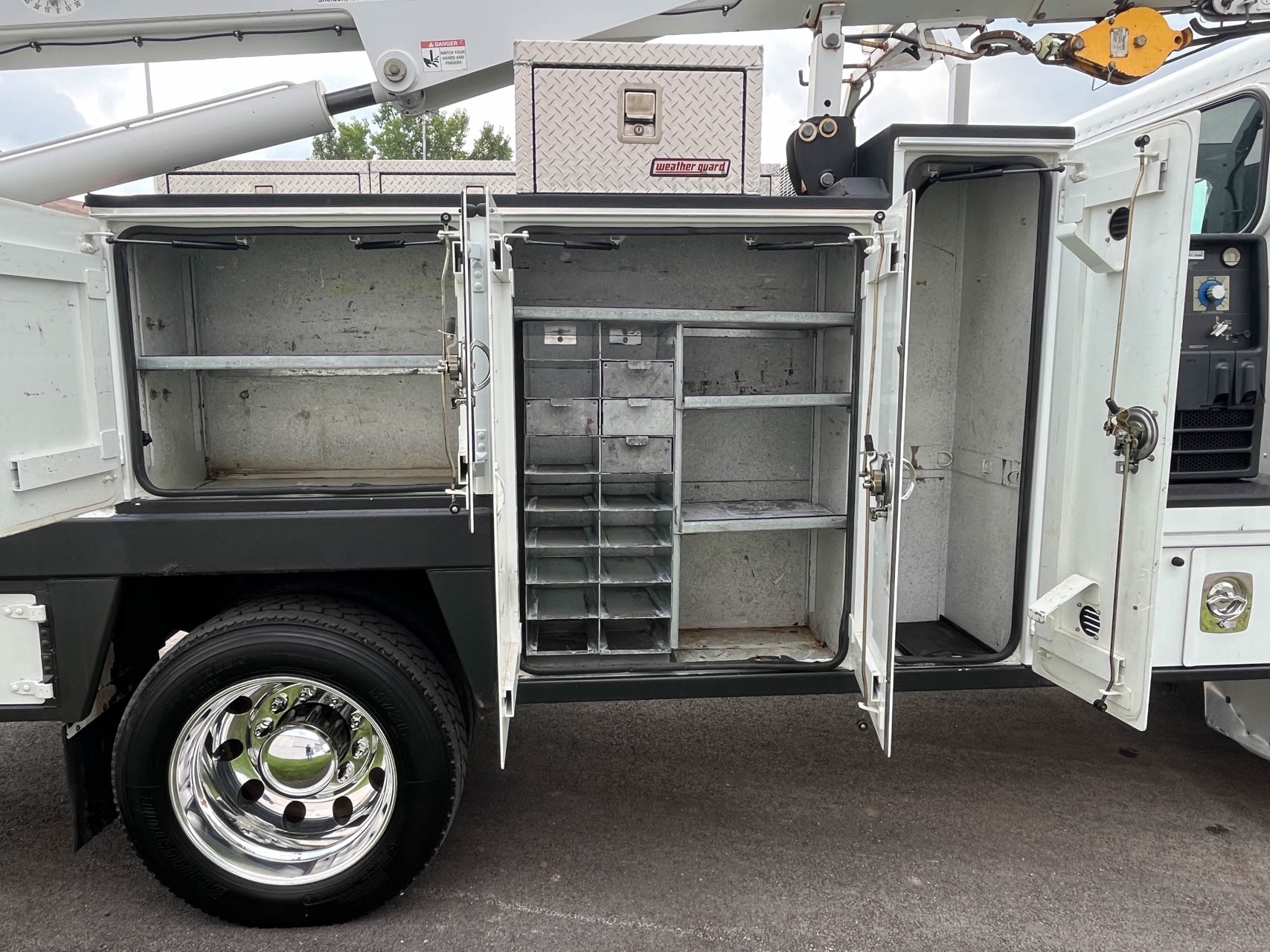 2013 PETERBILT 337 - Image 11