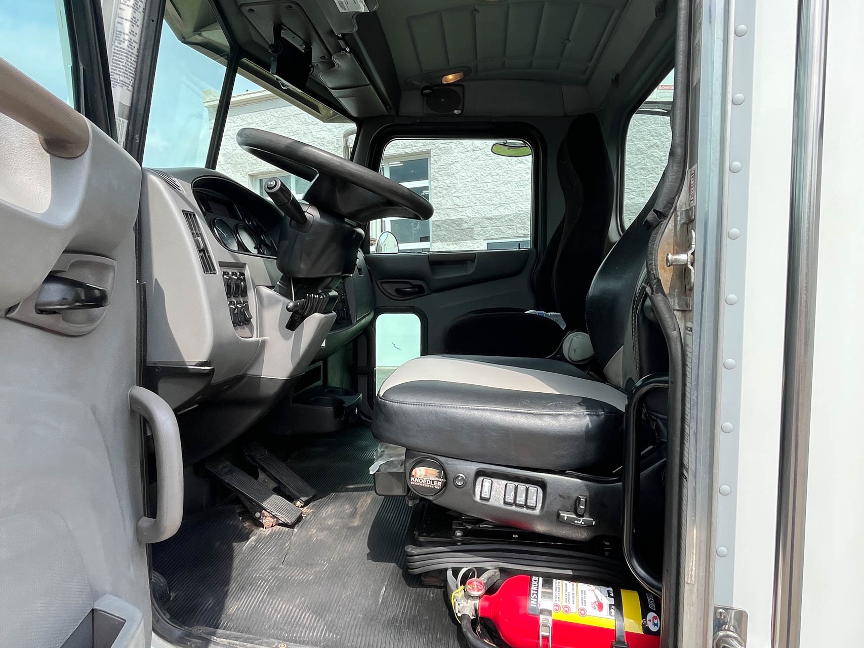 2013 PETERBILT 337 - Image 15