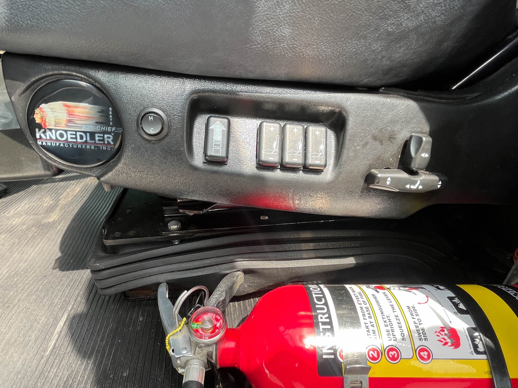 2013 PETERBILT 337 - Image 16