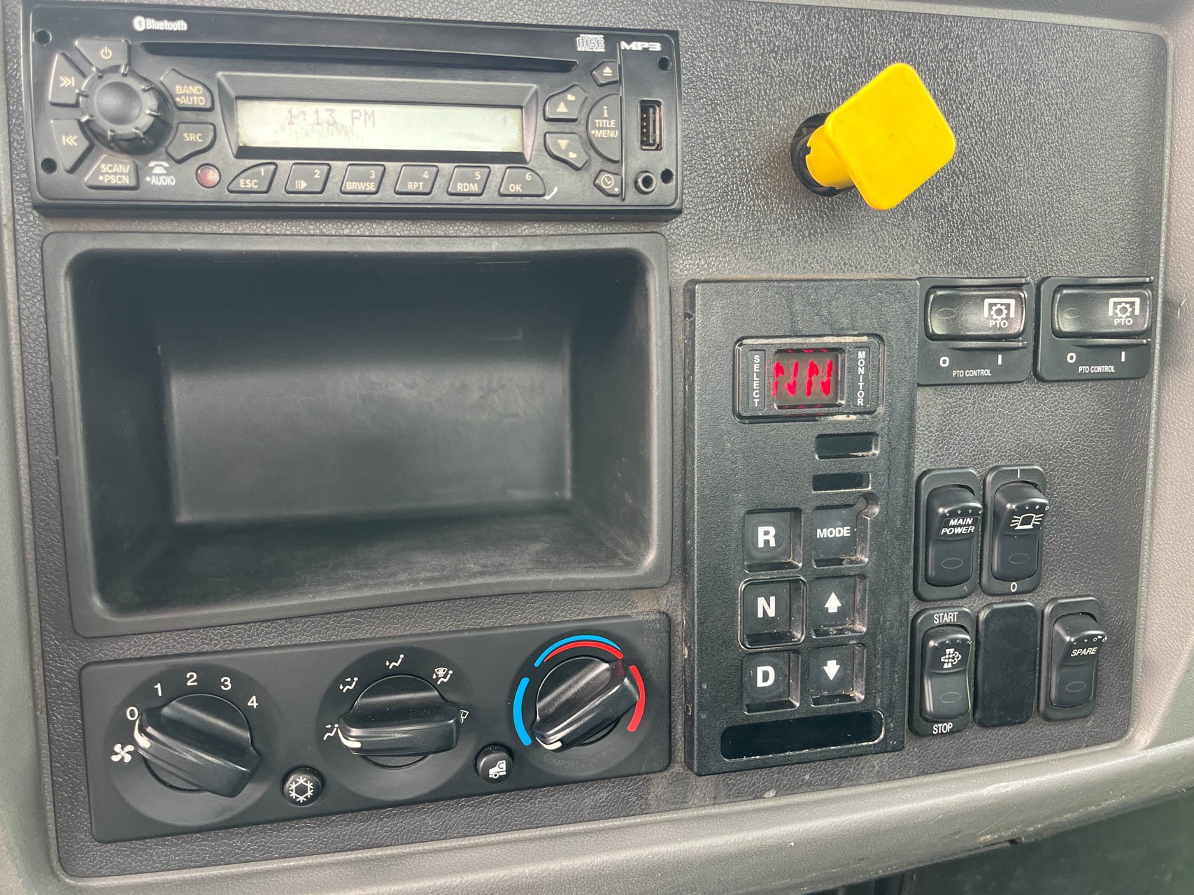 2013 PETERBILT 337 - Image 18