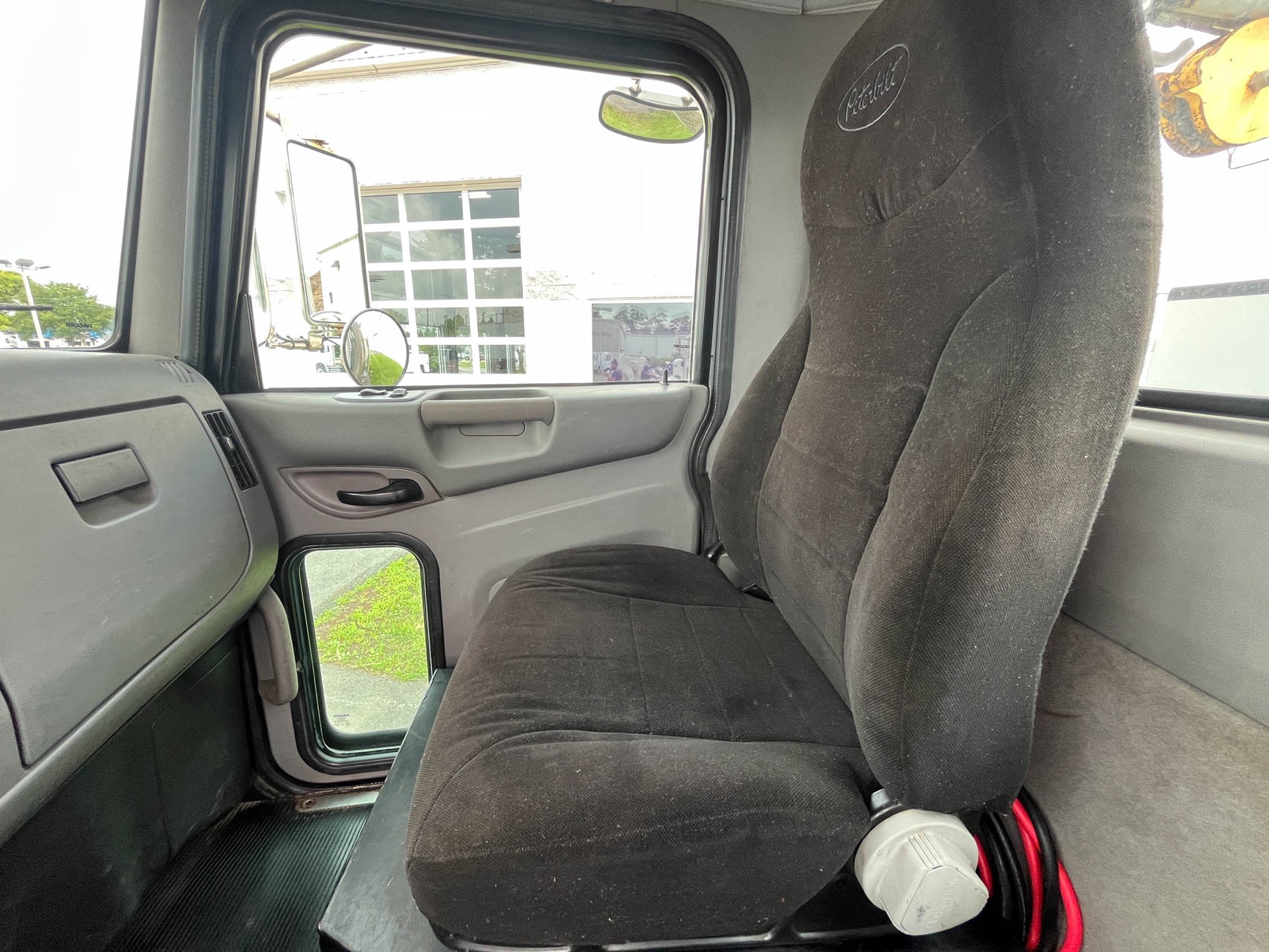 2013 PETERBILT 337 - Image 20