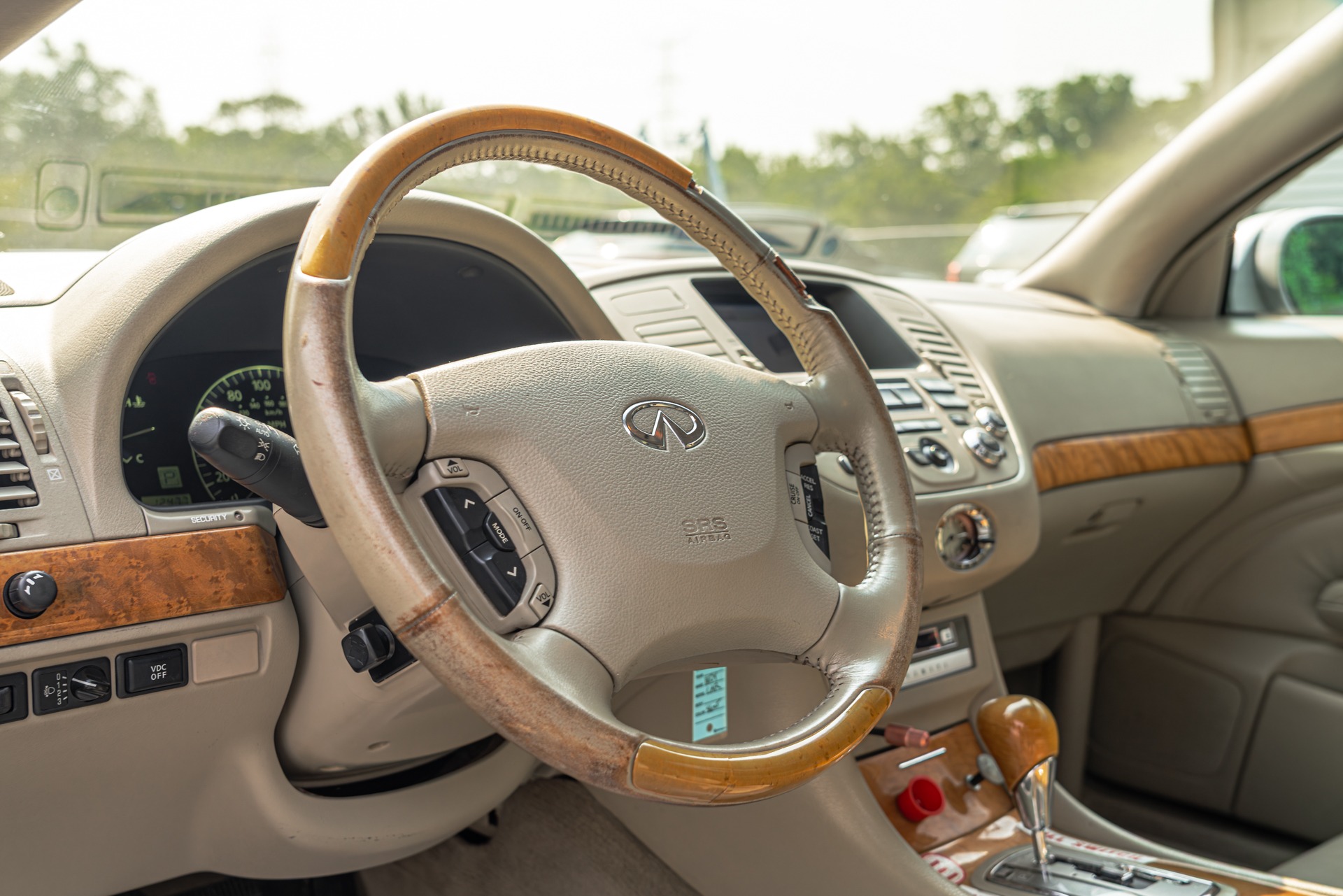 2002 INFINITI Q45 - Image 10