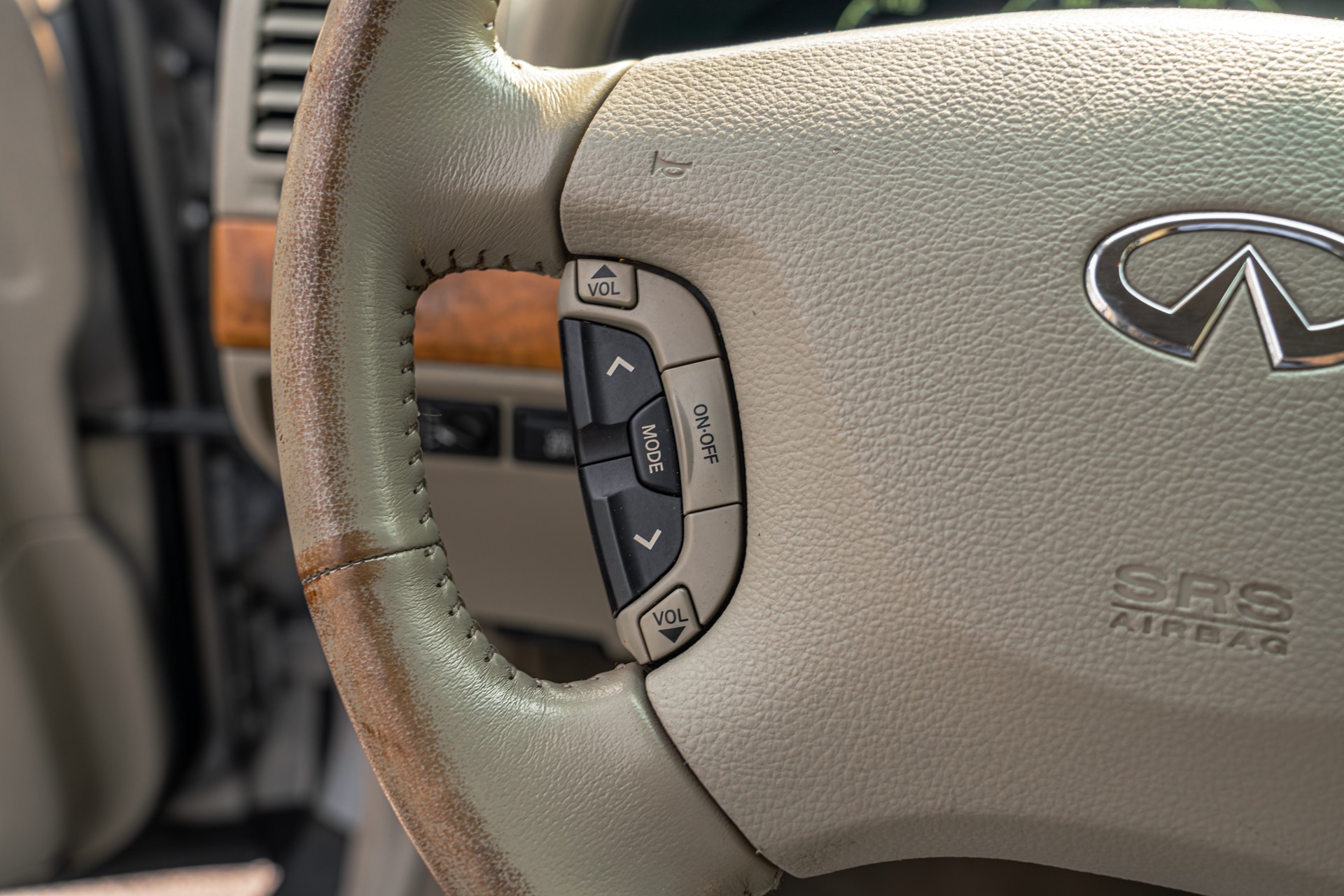 2002 INFINITI Q45 - Image 12