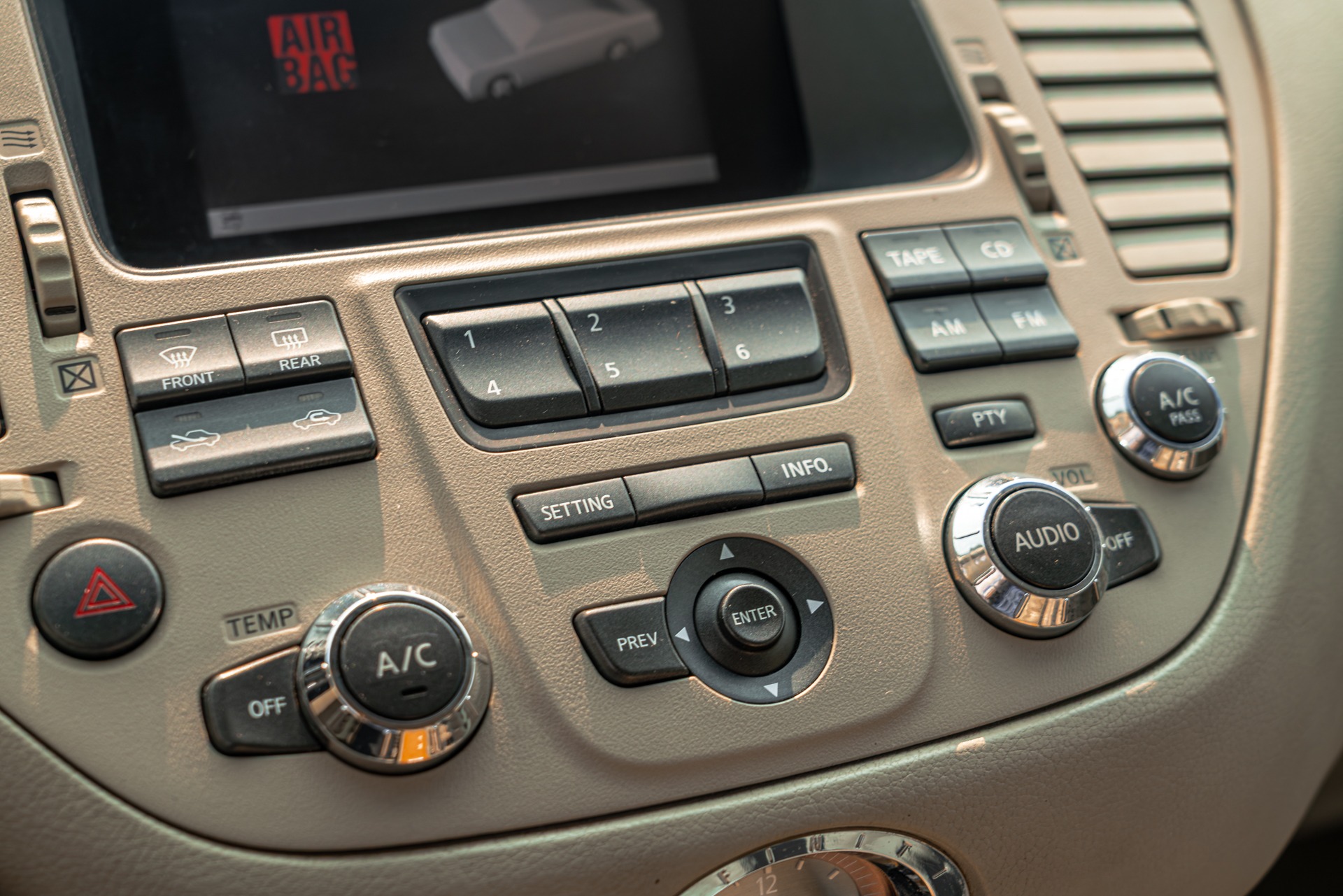 2002 INFINITI Q45 - Image 18