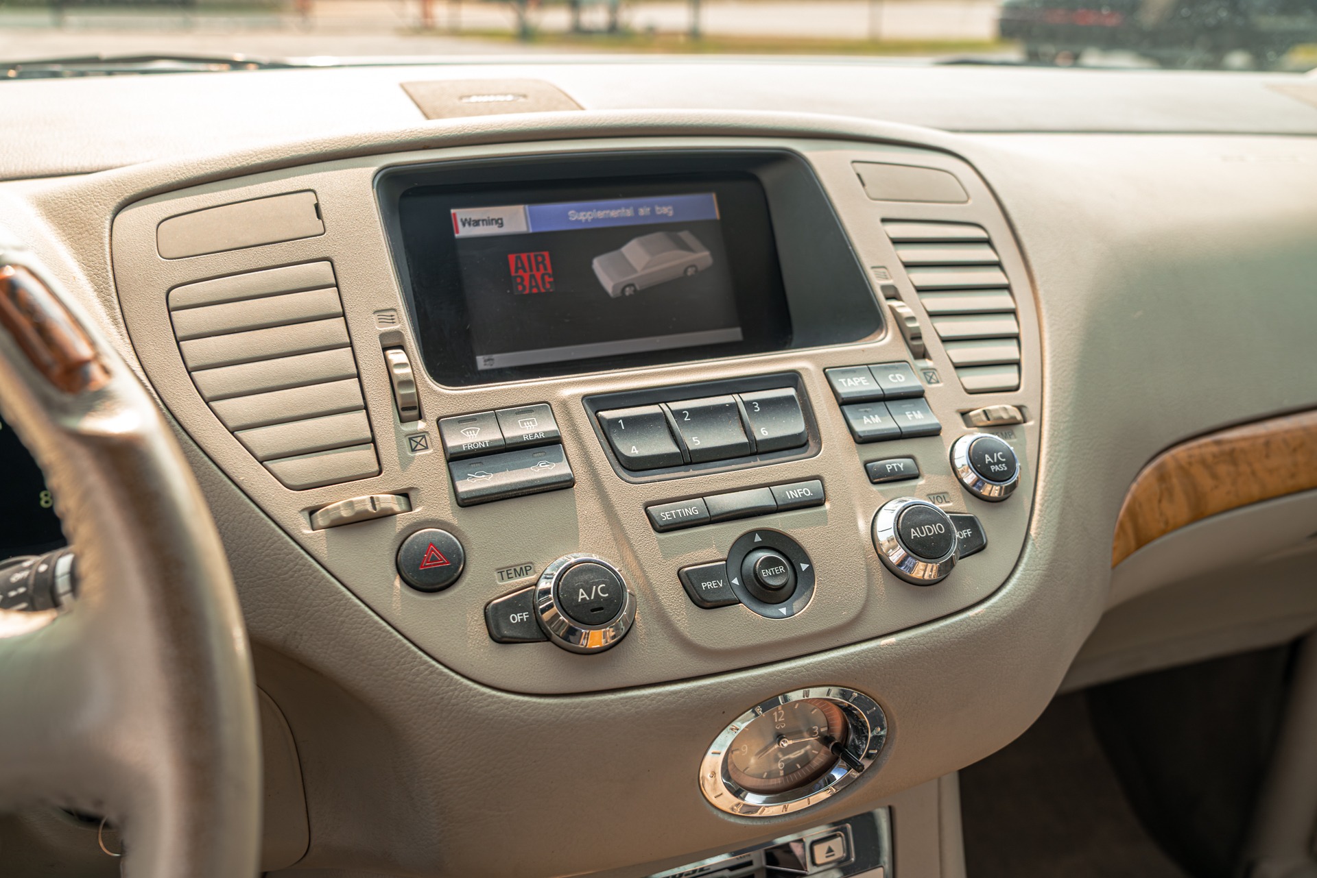 2002 INFINITI Q45 - Image 19