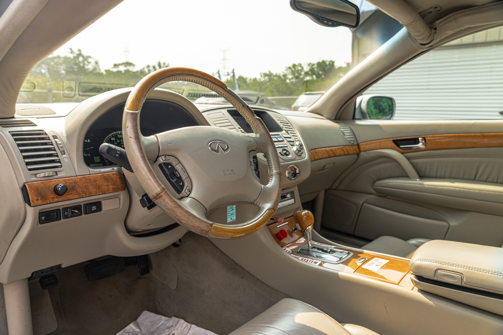 2002 INFINITI Q45 - Image 8