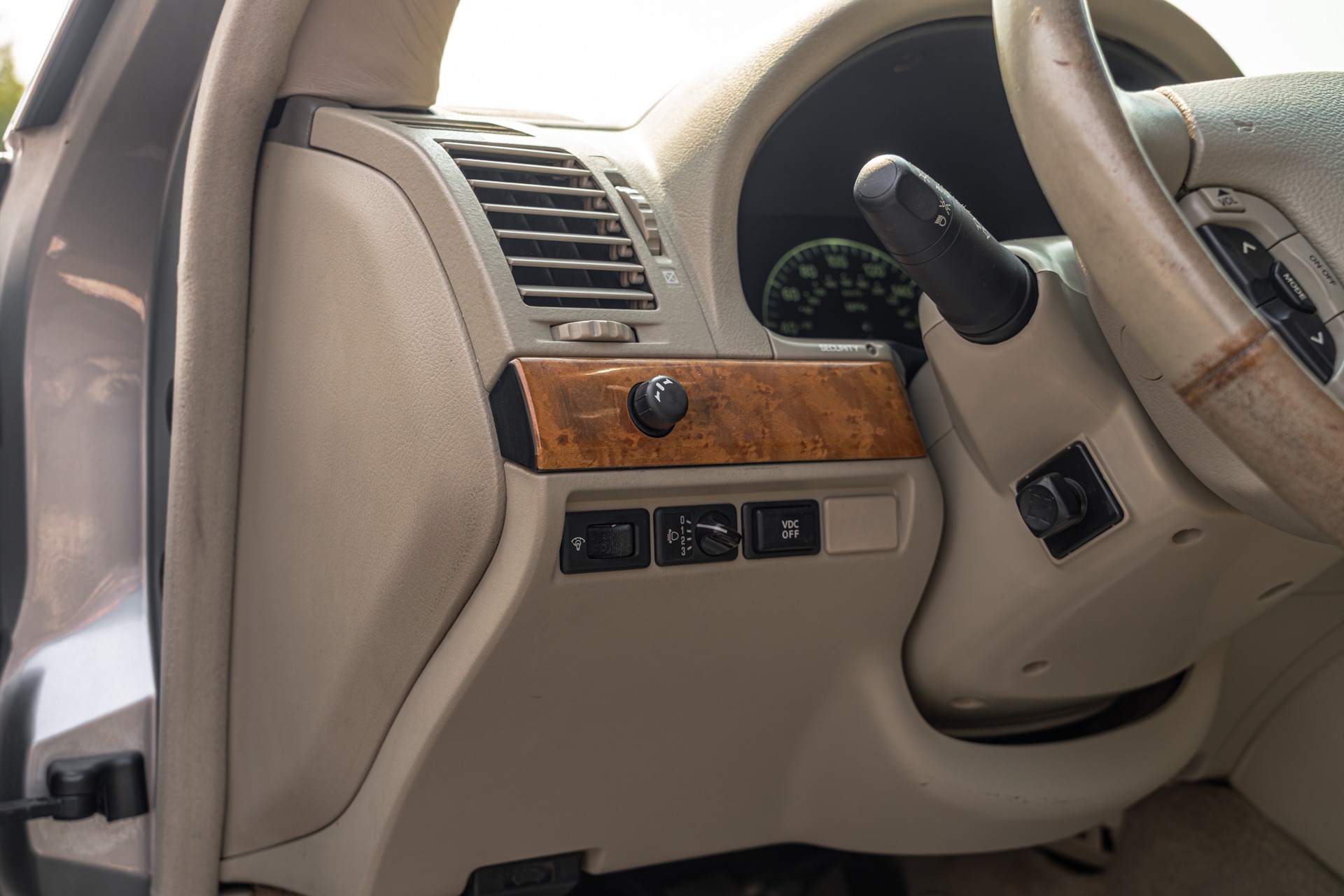 2002 INFINITI Q45 - Image 9