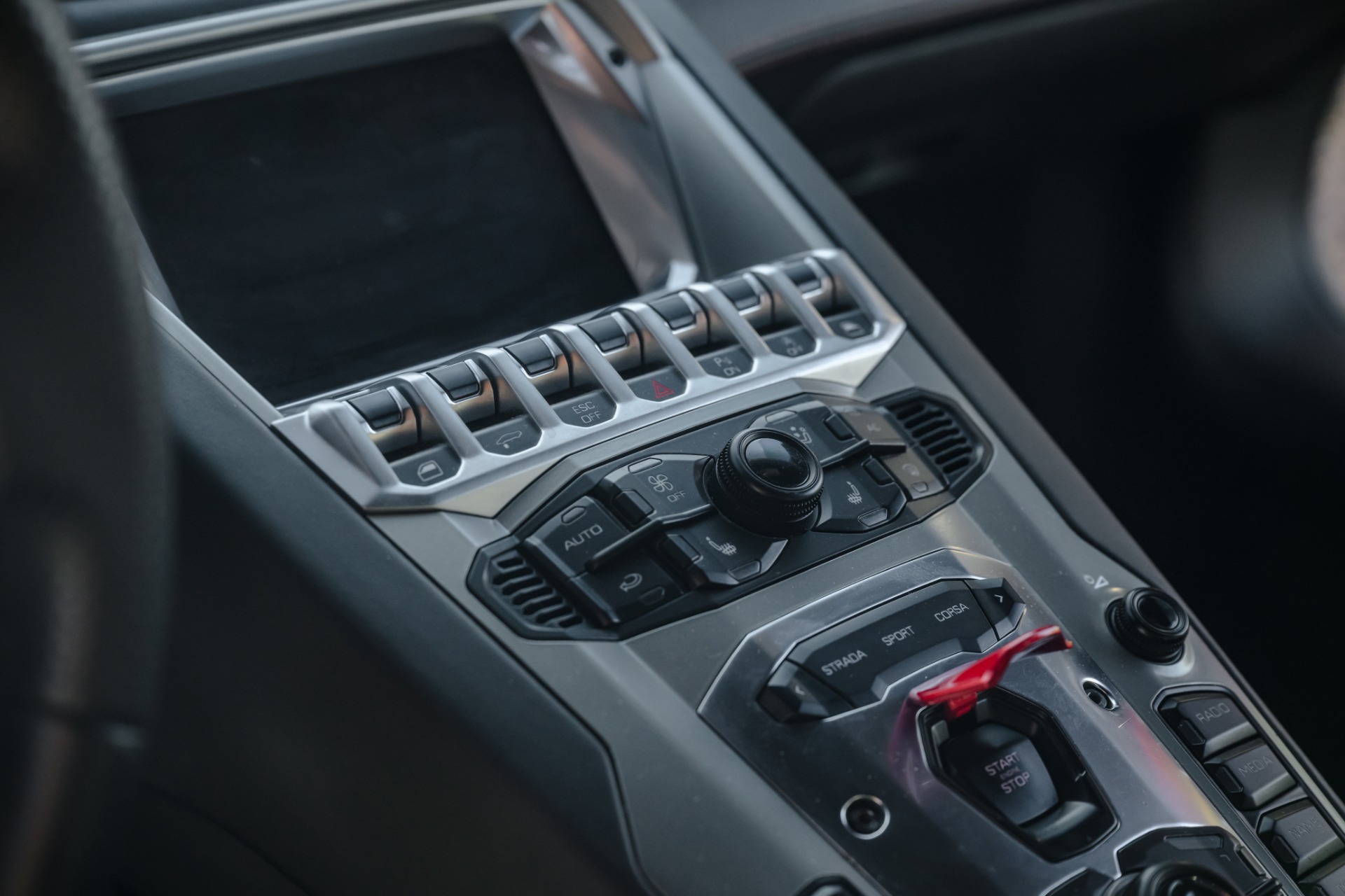 2013 LAMBORGHINI AVENTADOR - Image 24